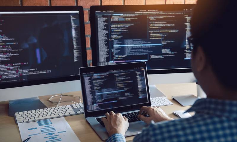 数据科学选型：R与Python如何赋能韩城市网站建设？